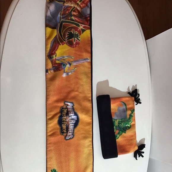 Disney hat and scarf, One Size. - Picture 5 of 6